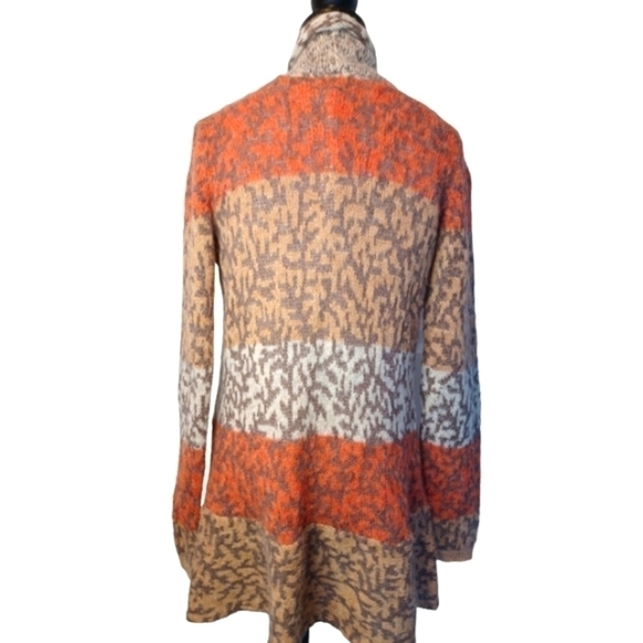 LUCY and Laurel Wool, Alpaca, Acrylic, Nylon, Lightweight, Women's Sweater - Picture 3 of 11